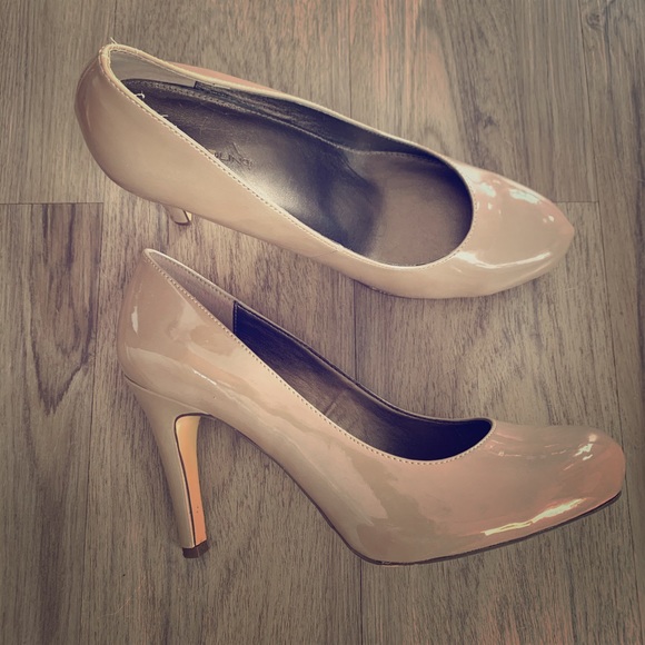 bandolino beige pumps